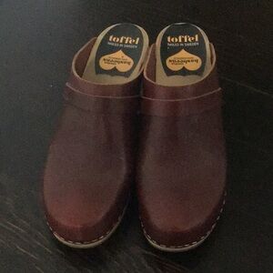 Swedish Hasbeens Classic Clog Burgundy 40